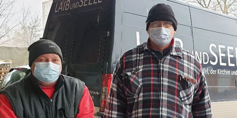 FFP2 Maskenausteilung an Mitarbeiter von Laib und Seele