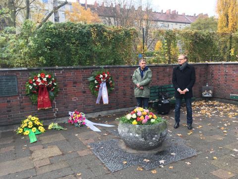 An der Levetzowstraße hielt Bezirksstadtrat Carsten Spallek eine Rede (Bild: Bezirksamt Mitte)