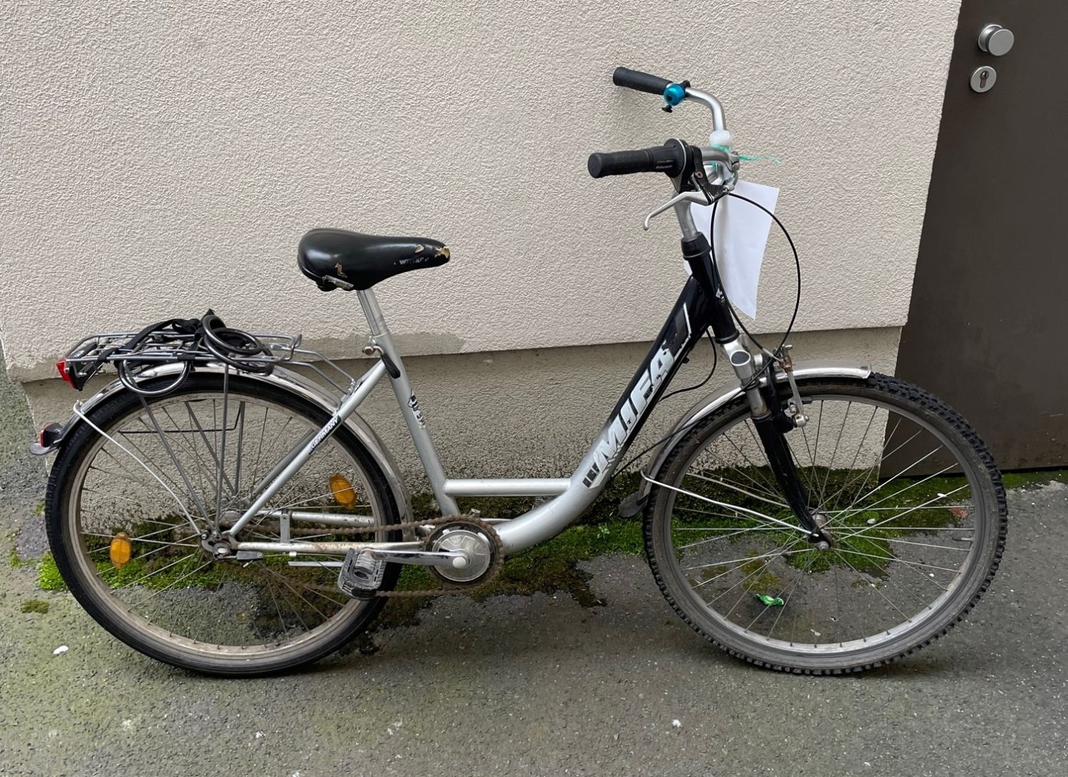 Schwarz-silber farbenes Damenfahrrad