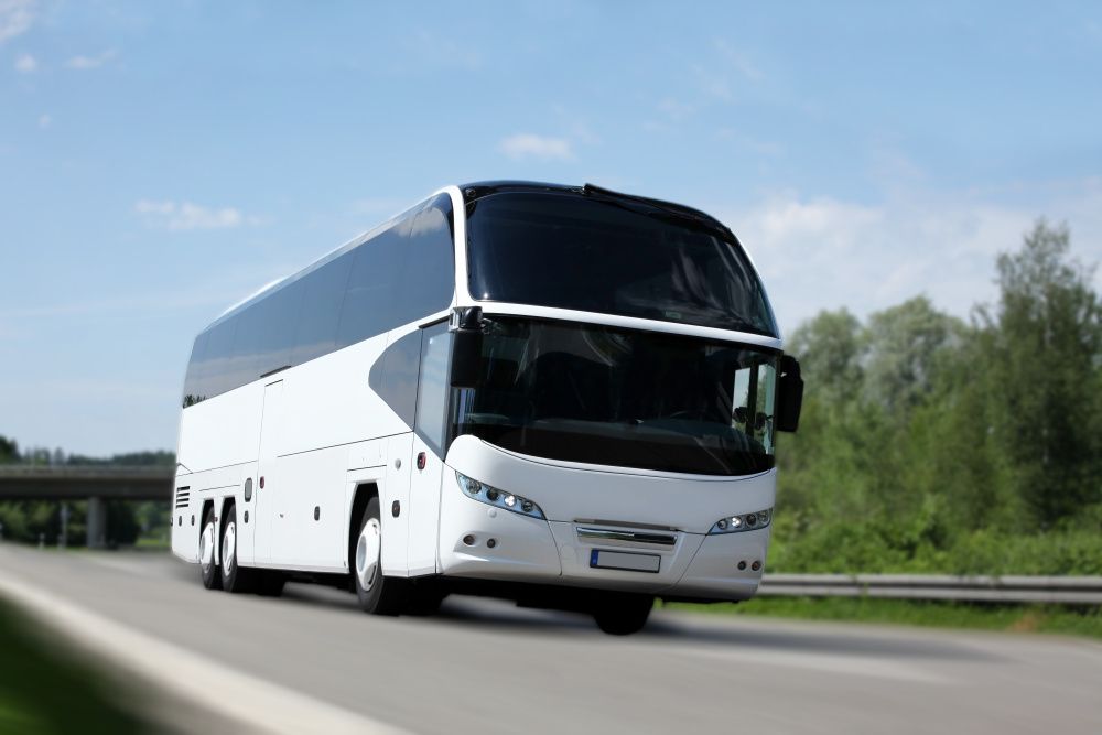 Reisebus auf der Autobahn