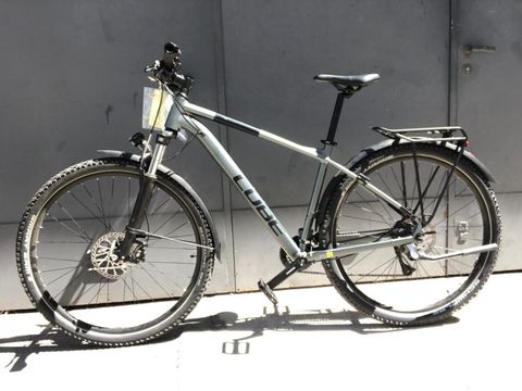 Silbernes Herrenfahrrad