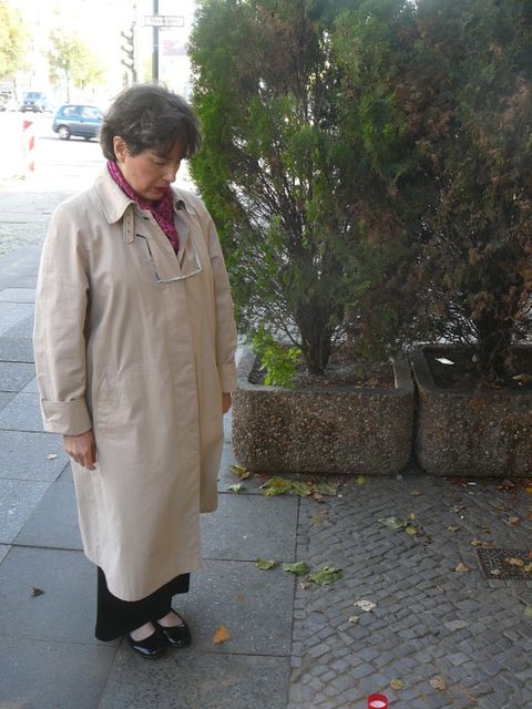 Verlegung des Stolpersteins für Sigismund Sternberg