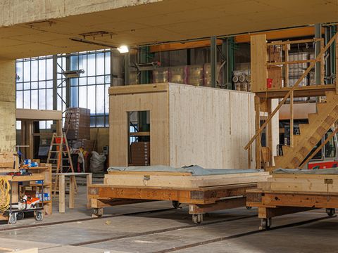 Taktstraße mit Schienensystem