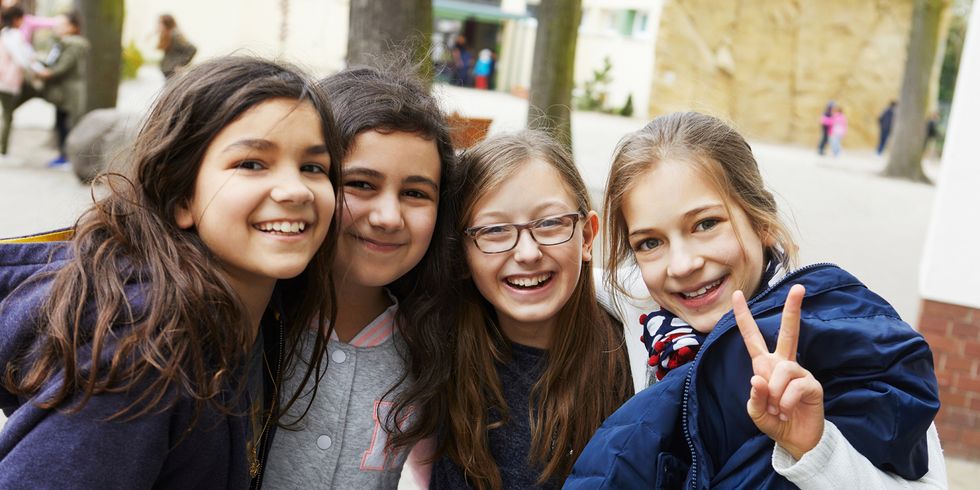 Schüler auf dem Schulhof