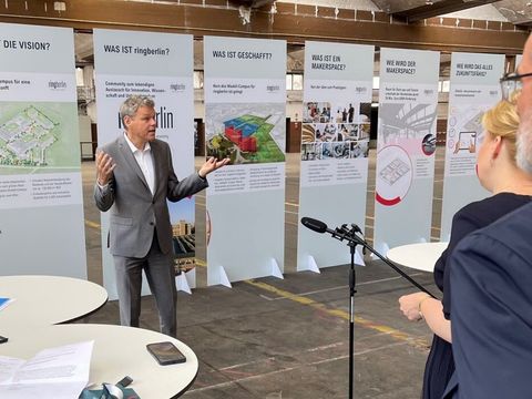 Bezirksbürgermeister Oltmann während der Vorstellung von ringberlin (Bild: Jörn Oltmann)