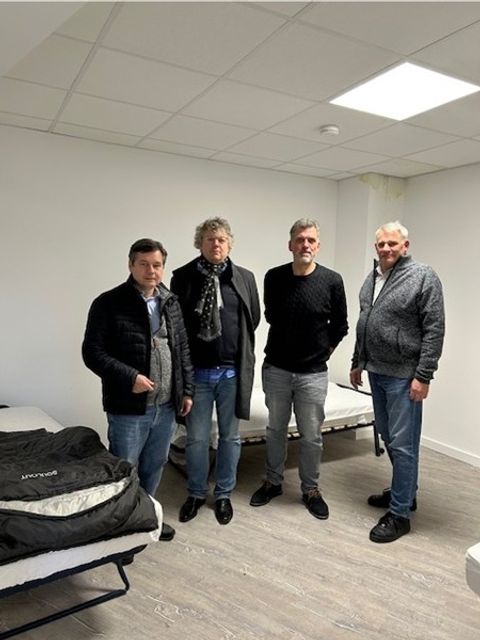 v.l.n.r. Sozialstadtrat Uwe Brockhausen, Leitung Amt für Soziales Jörg Dobrzinski, Prokurist Home & Care Wohnungslosenhilfe gGmbH Thomas Mertens, Leiter Kältehilfe und Schließfächer für Obdachlose von Home & Care Christian Rädnitz (Bild: Bezirksamt Reinickendorf)