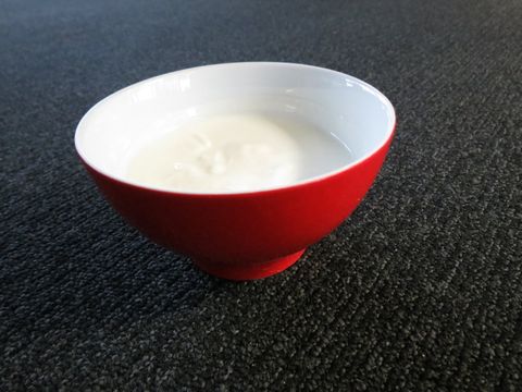 rote Joghurtschüssel