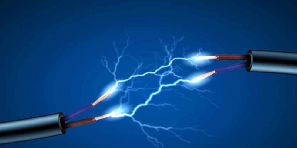 Elektrokabel mit Strom sparkls