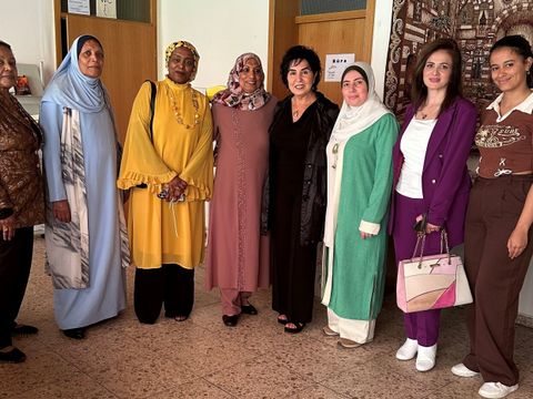 Anlässlich des Weltflüchtlingstags besuchte Bezirksbürgermeisterin Demirbüken-Wegner das interkulturelle Zentrum der BKK LINDE. (Bild: BA Reinickendorf)