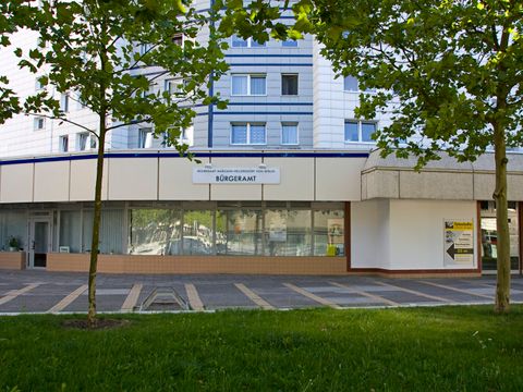 Bürgeramt Marzahn in Frontansicht auf der Marzahner Promenade