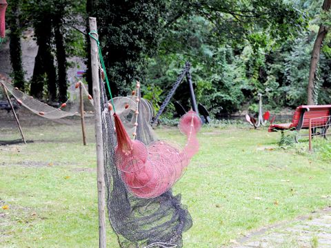 Reusen am Fischereiamt. Aufgehängte Reusen und Fischernetze.