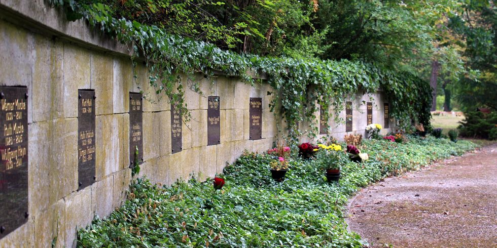 Friedhof Baumschulenweg, Urnengemeinschaftsanlage mit Namensnennung