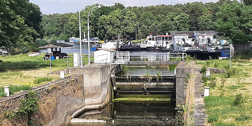 Geschlossenes Malzer Wehr an der Havel-Oder-Wasserstraße (Juni 2021)