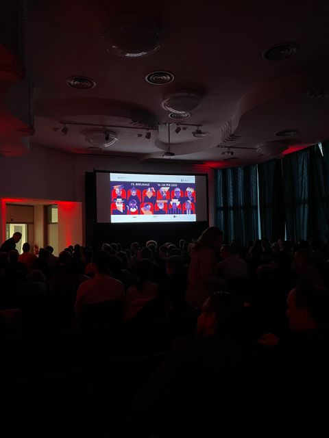 Ein Saal voller Besucher