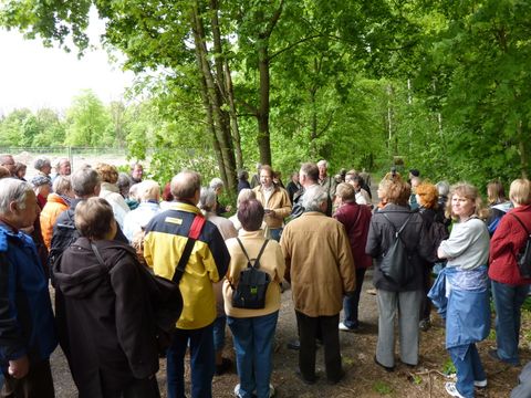 Am Eingang zum Denkzeichenpfad, Foto: KHMM