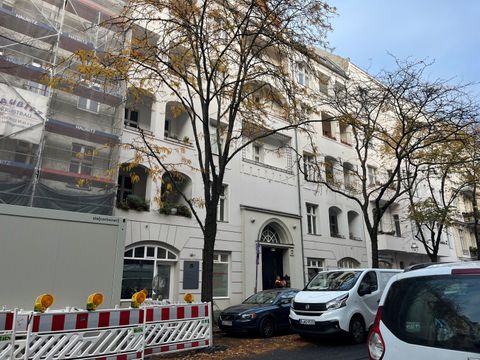 249. Kiezspaziergang - Pestalozzistraße 10 - Stolperstein Henriette Mohr