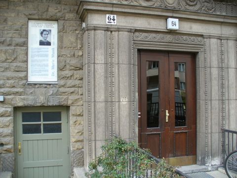 Hauseingang Auguste-Viktoria-Str. 64, 9.4.2010, Foto: KHMM