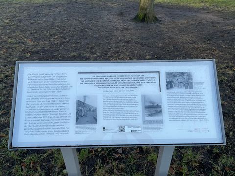 Infromationstafel Plastik Treblinka