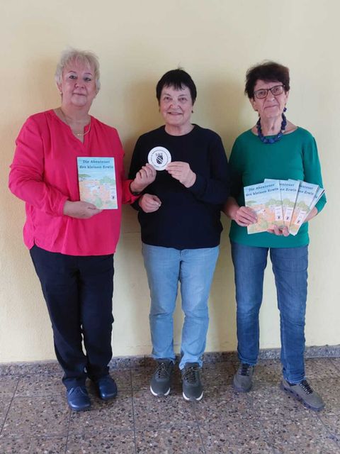 Kerstin Köppen (BVV-Vorsteherin), Dorothea Peichl (VorstandsmitgliedBildung und Gesellschaft e.V.), Angelika Horn (Vorstandsmitglied Bildung und Gesellschaft e.V.)