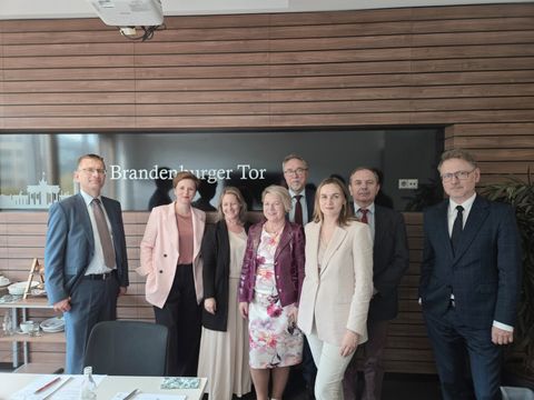 Teilnehmende der Vorstandsitzung der Stiftung für deutsch-polnische Zusammenarbeit