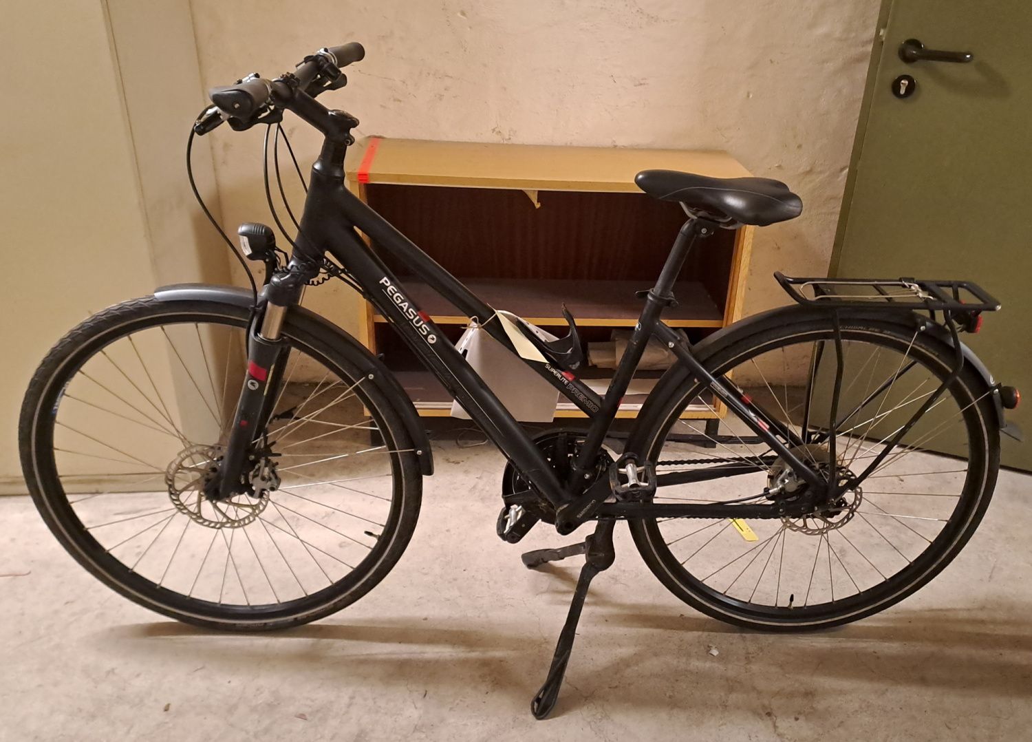 Schwarzes Damenfahrrad