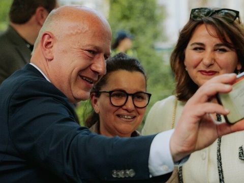 Kai Wegner vor Ort in Tempelhof-Schöneberg