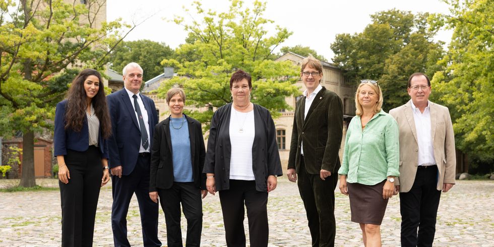 Feierliche Verleihung der Neuköllner Ehrennadel