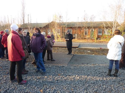 Am Mahnmal der Deutschen Bahn, 12.11.2011, Foto: KHMM