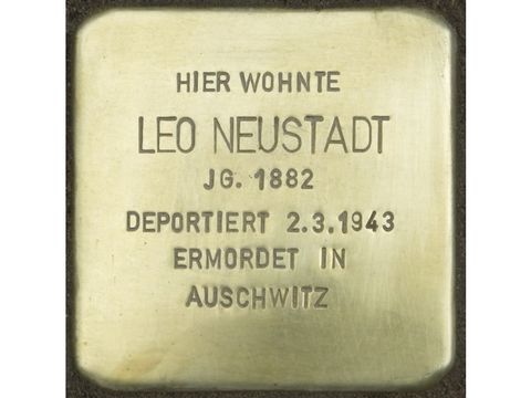 Stolperstein Leo Neustadt (Bild: Stolpersteine-Initiative CW, H.-J. Hupka)