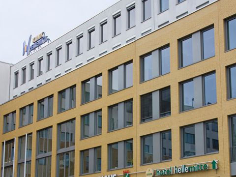 Rathaus Helle Mitte vom Alice-Salomon-Platz aus fotografiert