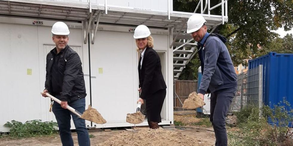 Spatenstich für Verbindungsbau zwischen der Emanuel-Lasker-Oberschule und der Modersohn-Grundschule