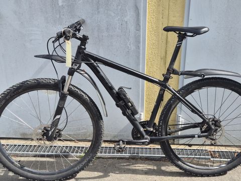 Schwarzes Herrenfahrrad