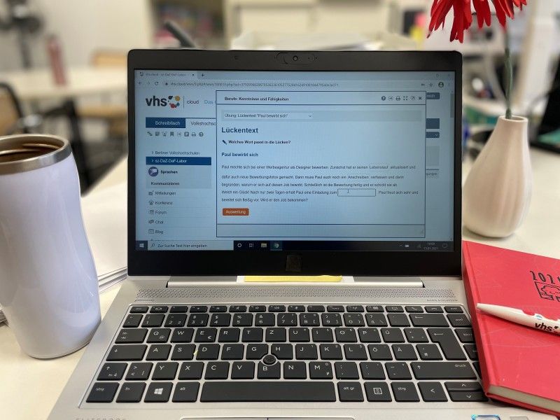 Laptop-Bildschirm mit Online-Kurs
