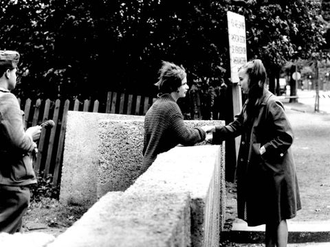 Berliner Mauer, Mauermädchen, Gespräch, Treptow, Neukölln