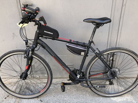 Schwarzes Herrenfahrrad