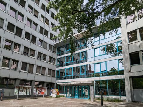 Ansicht der Fassade des Rathauses Kreuzberg in der Yorckstraße