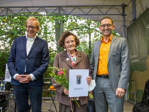 Bühne Festakt Ehrenamt Zoo Dina Lask