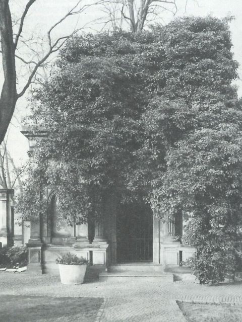 Ehemaliges Levinsteinsches Erbbegräbnis auf dem Friedhof der Gemeinde Alt-Schöneberg in Schöneberg (Bild: Hans W. Mende, 1987)