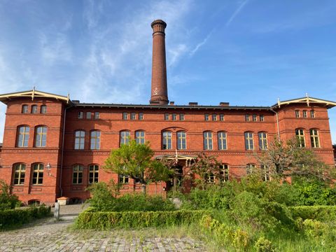 Vorderansicht Fröbelstraße 17 Haus 4 in 10405 Berlin, Frühling