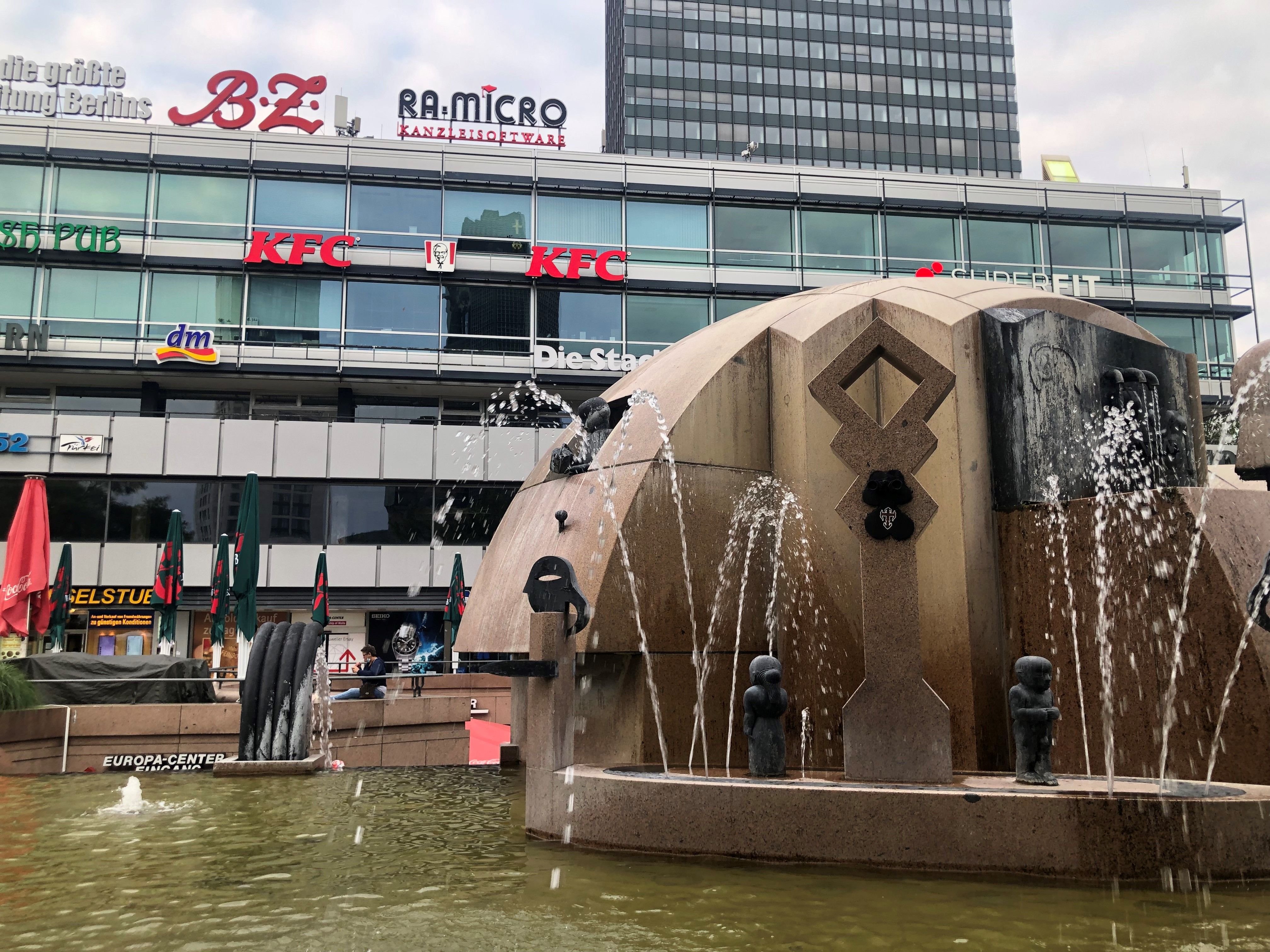 Weltkugelbrunnen