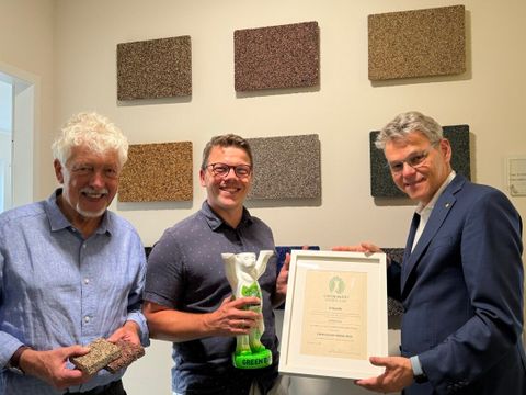 Von links nach rechts: Geschäftsführer der LUWADUR GmbH Josef Dalhoff, Alexander Dalhoff und Bezirksbürgermeister Jörn Oltmann