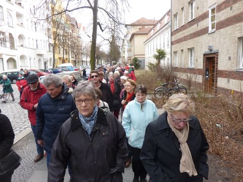 Am Schoeler-Schlösschen vorbei, 13.4.2013, Foto: KHMM