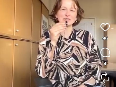 Screenshot von Instagram: die Mietfragen und Wohnungspolitik Koordinatorin erklärt die bezirkliche Mietberatung