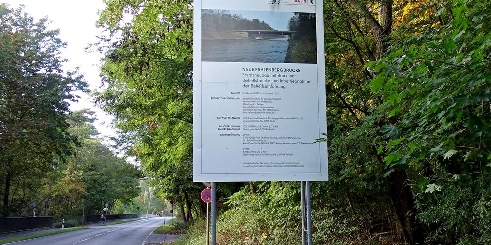 Baustelleninformationsschild Fahrtrichtung Müggelheim, Oktober 2022