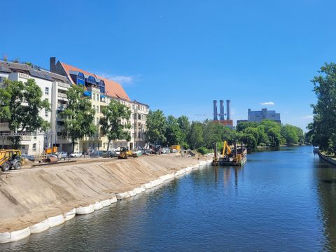 Arbeitsebene oberhalb und Einbau Verbauträger