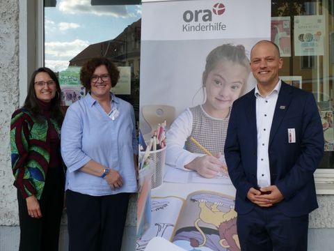 carmen-schoengraf-camilla-schuler-und-merlin-fuerstenberg zum 45-jährigen Jubiläum der ora Kinderhilfe international e. V.