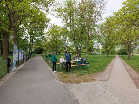 Wiese mit Bewegungsfläche am Bullengraben