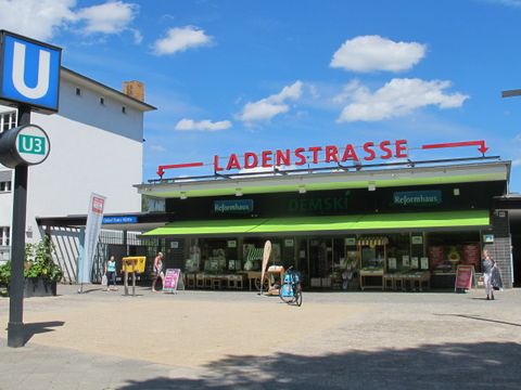 U-Bahnhof Onkel-Toms-Hütte/Ladenstrasse
