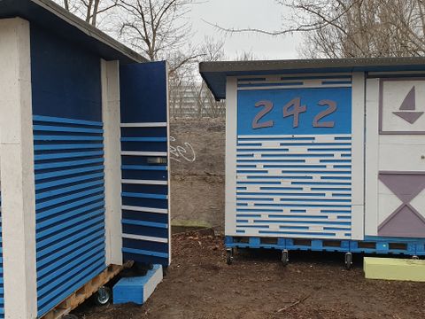 Zwei Safe Houses in blauer Farbe
