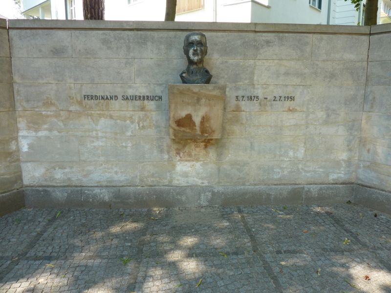 Sauerbruch-Büste, 25.7.2012, Foto: KHMM